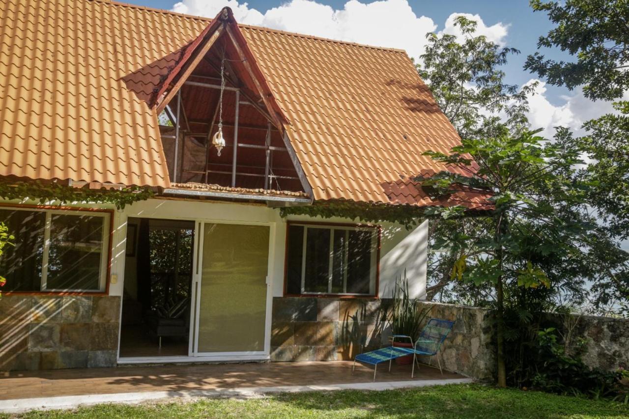 Alojamento de Turismo Selvagem Seven Blue House Village & *